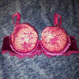 Victoria’s Secret 34B bra (NWT)